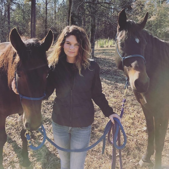 Meet your Posher, Hayley - Picture 1 of 1